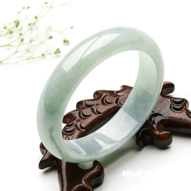 กำไลข้อมือหยกเขียวอ่อนเคลือบน้ - Lighting บทวิจารณ์และราคา
