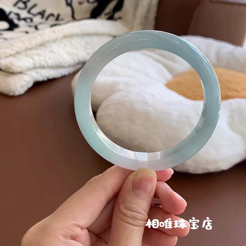 สร้อยข้อมือหยกพม่าเนื้อเนียนละ - Lighting บทวิจารณ์และราคา